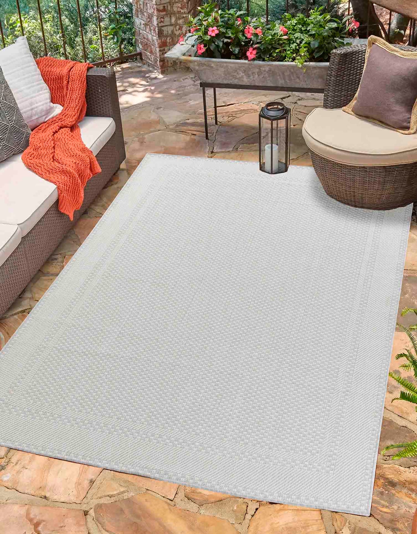 Sky Bordered Outdoor Rug - Silver