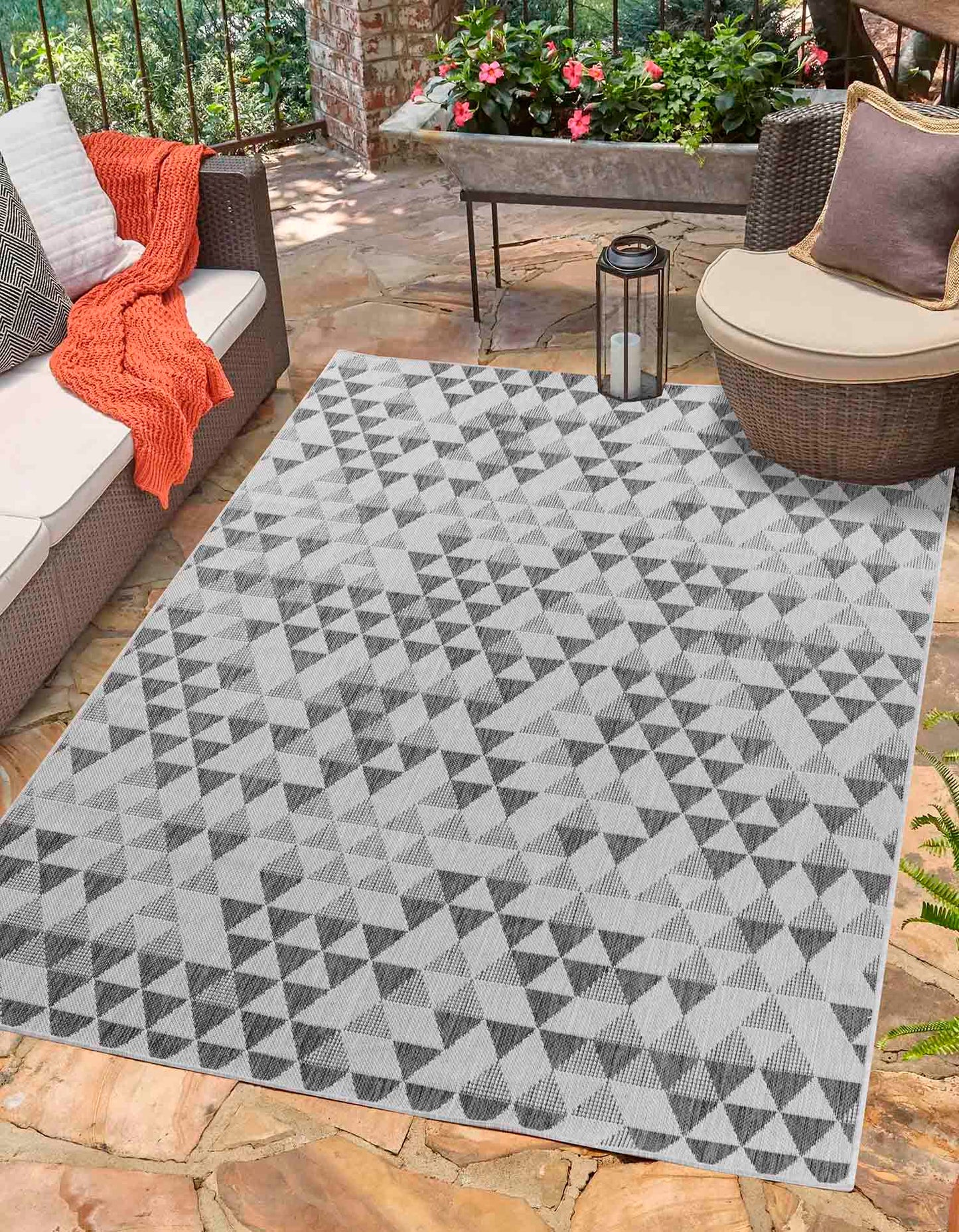 Sky Triangle Outdoor Rug - Dark Grey