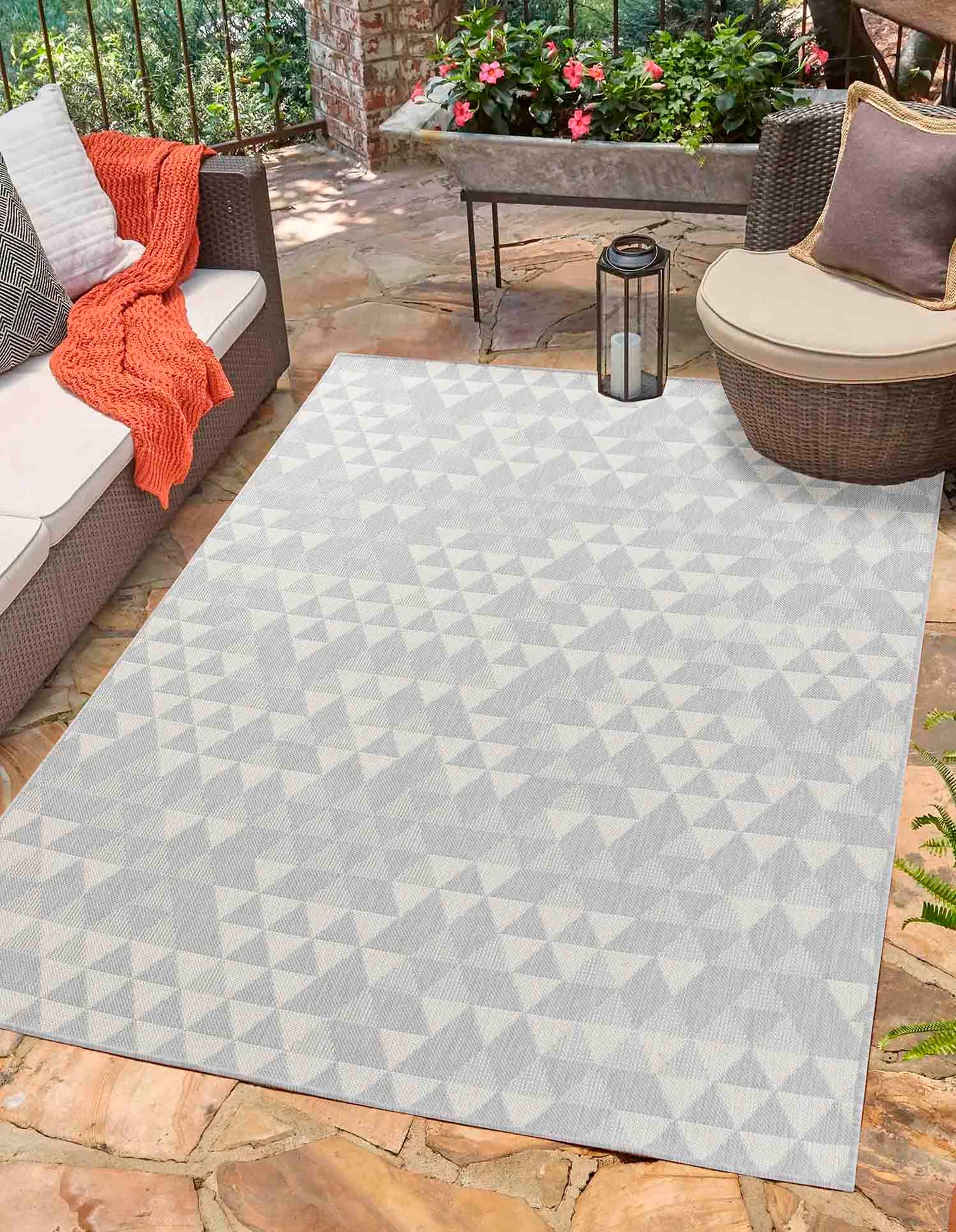 Sky Triangle Outdoor Rug - Silver