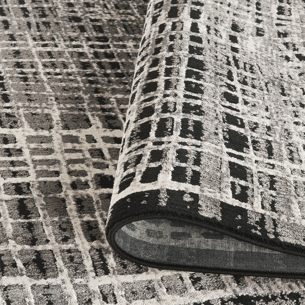 Mayfair Mesh metallic rug, styled view 5