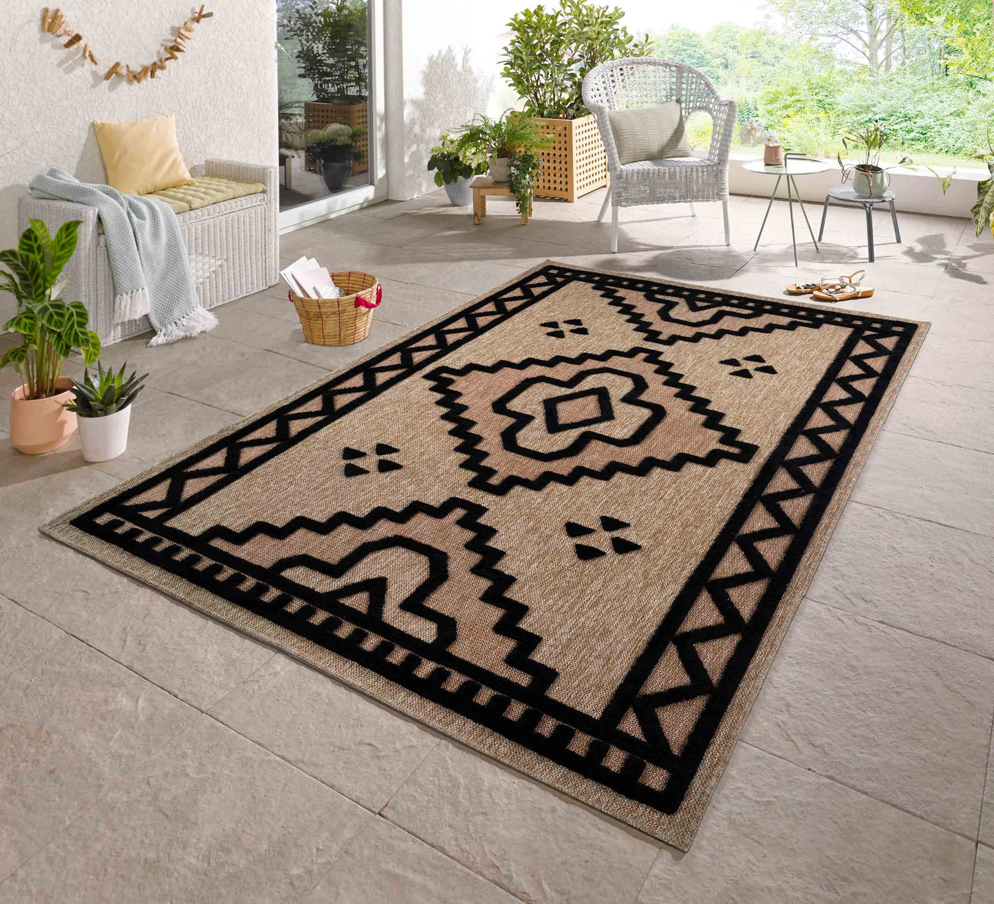 Harper Diamond Rug - Black