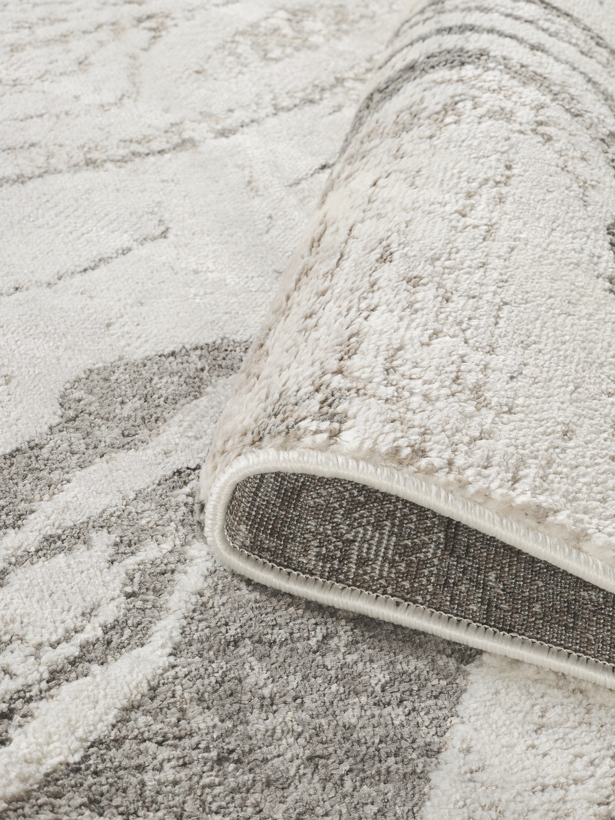 Mabel Abstract patterned rug, close-up pile detail