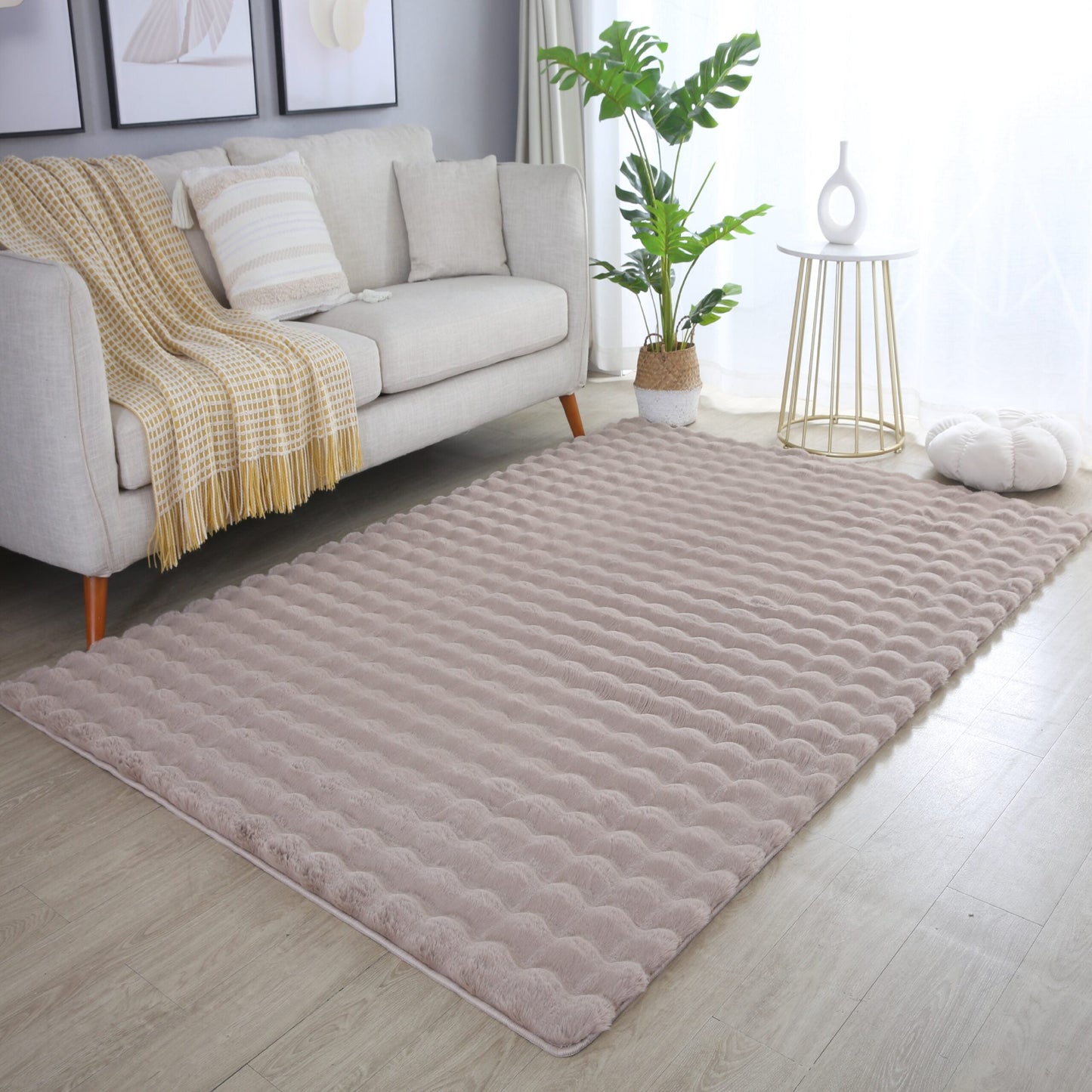 Orbie Bobble Rug - Snow White