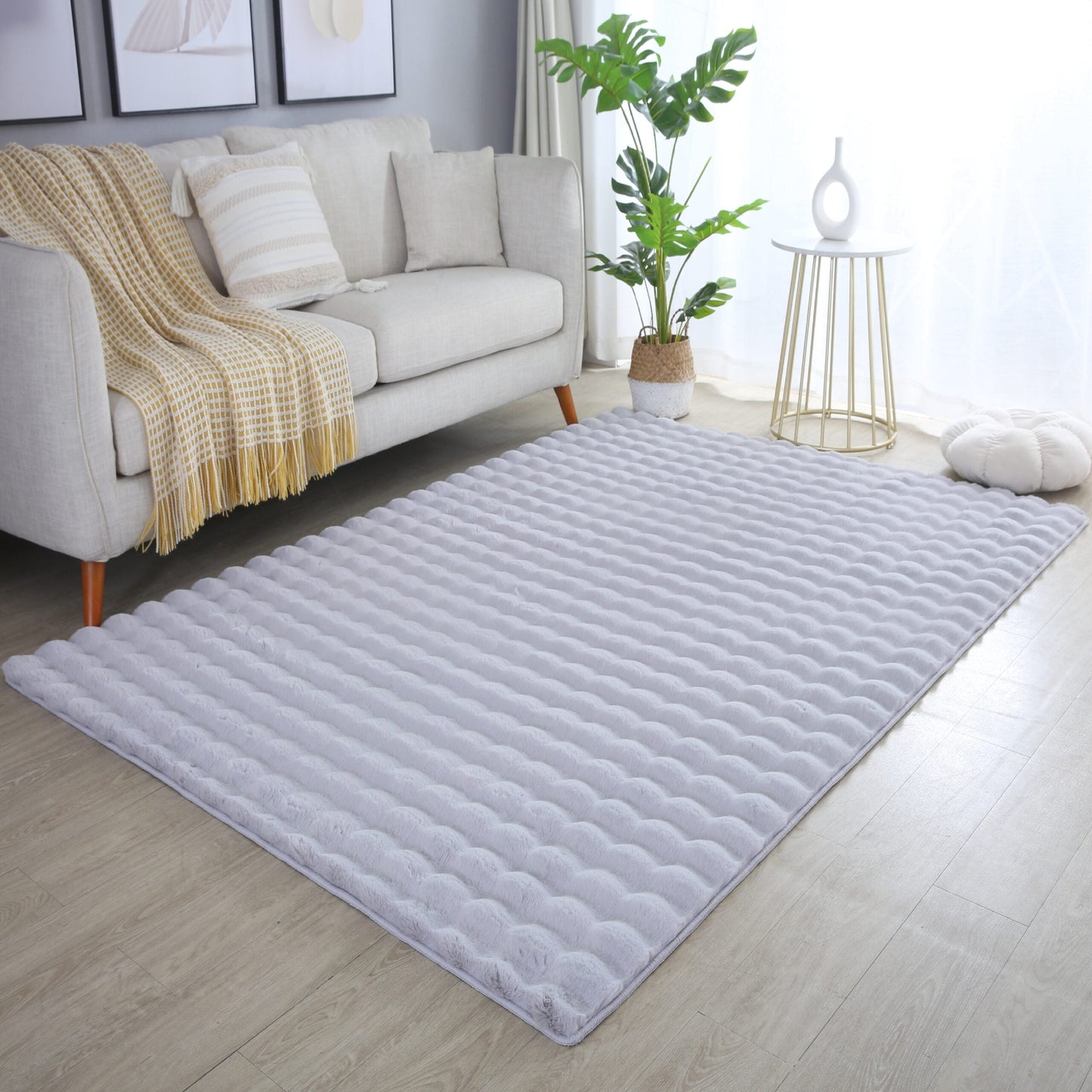 Orbie Bobble Rug - Snow White