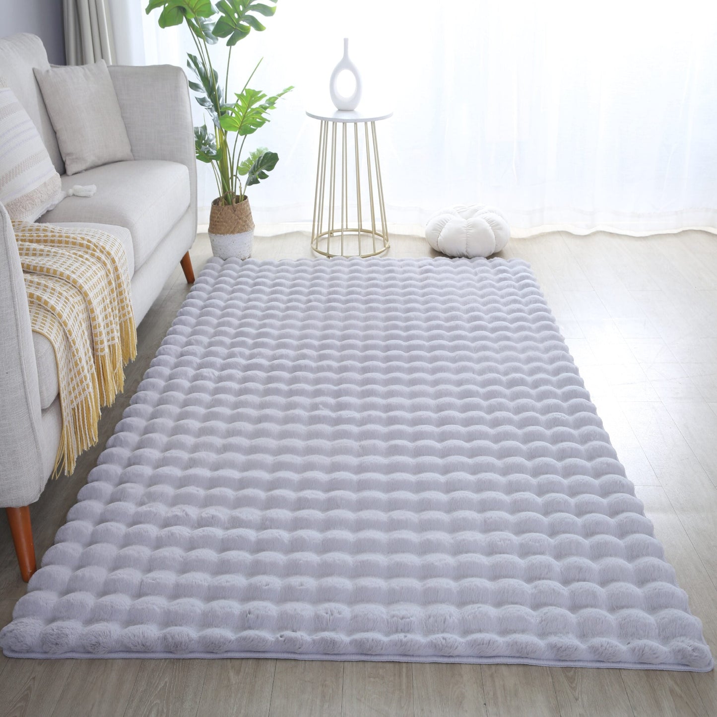 Orbie Bobble Rug - Snow White