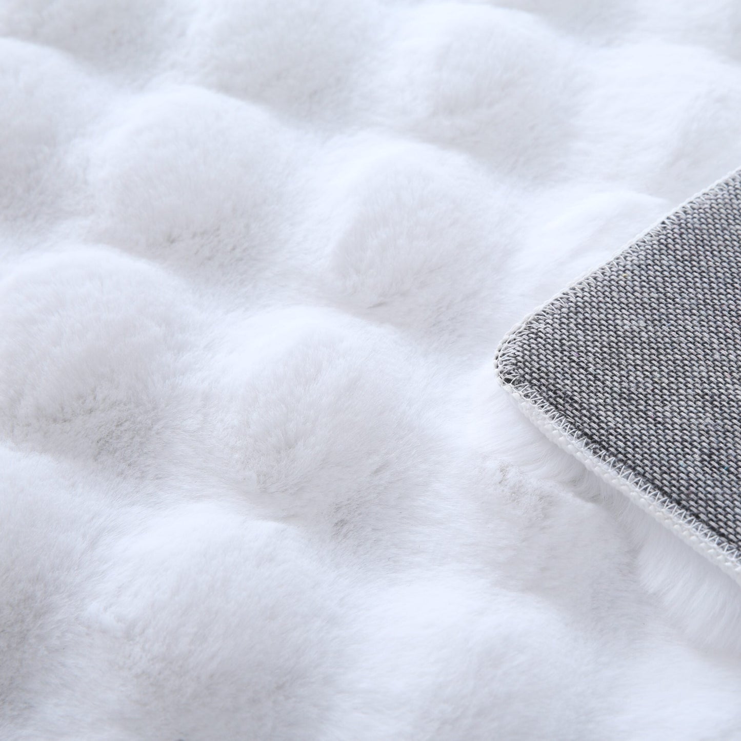 Orbie Bobble Rug - Snow White