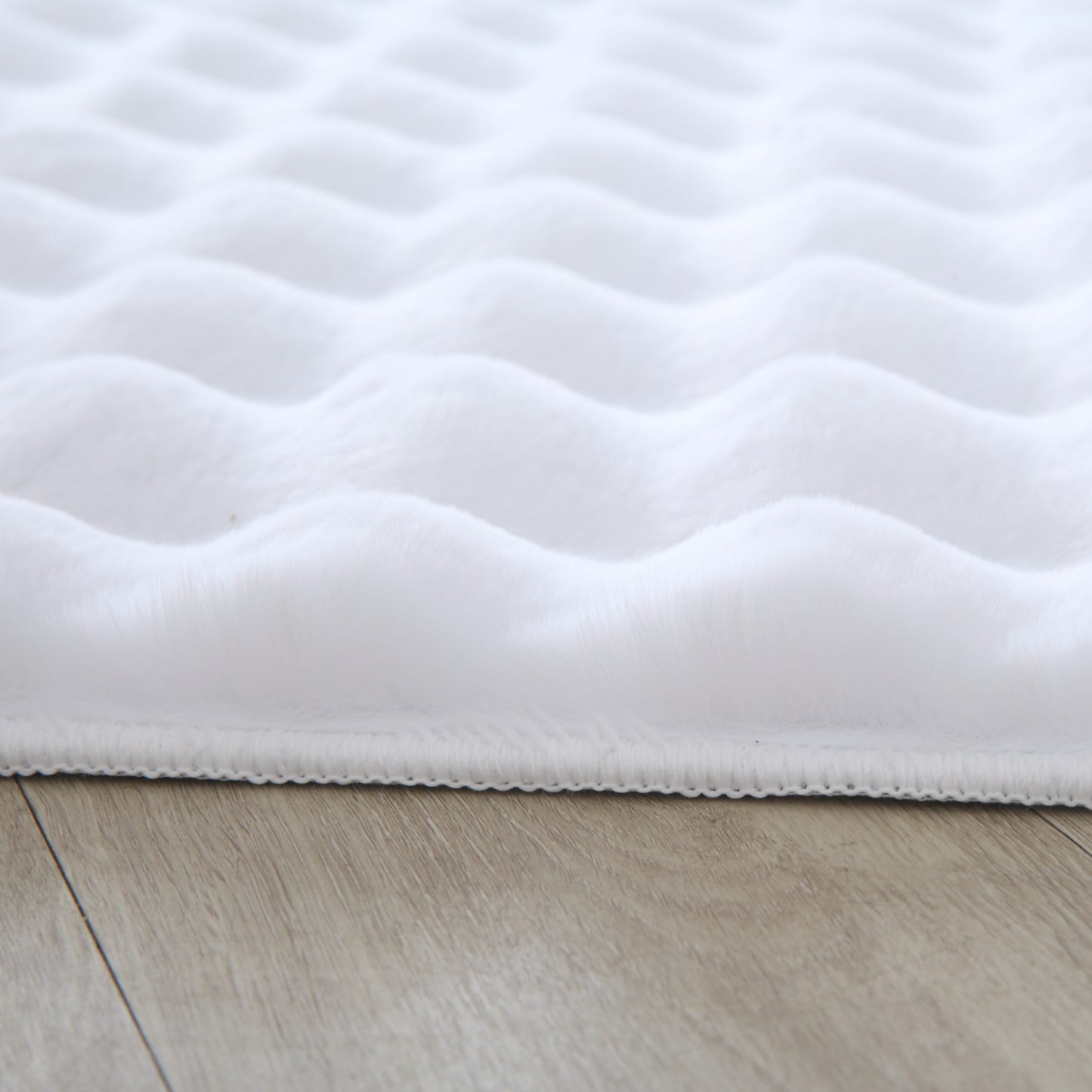 Orbie Bobble Rug - Snow White