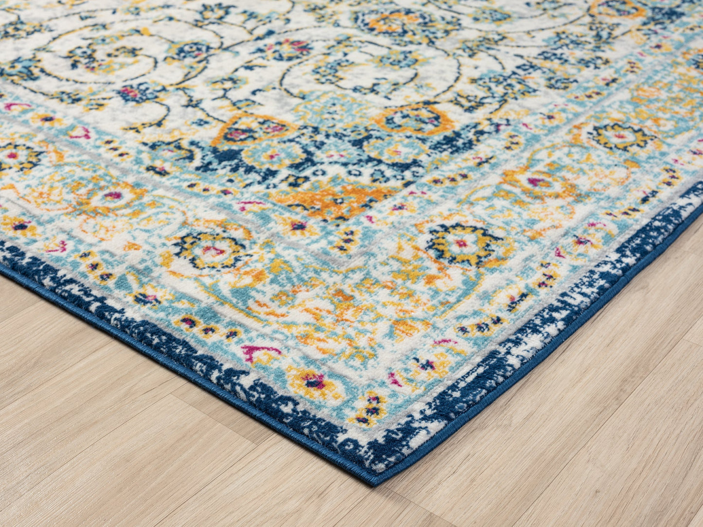 Multicolour San Marino Medallion traditional rug, corner fold detail