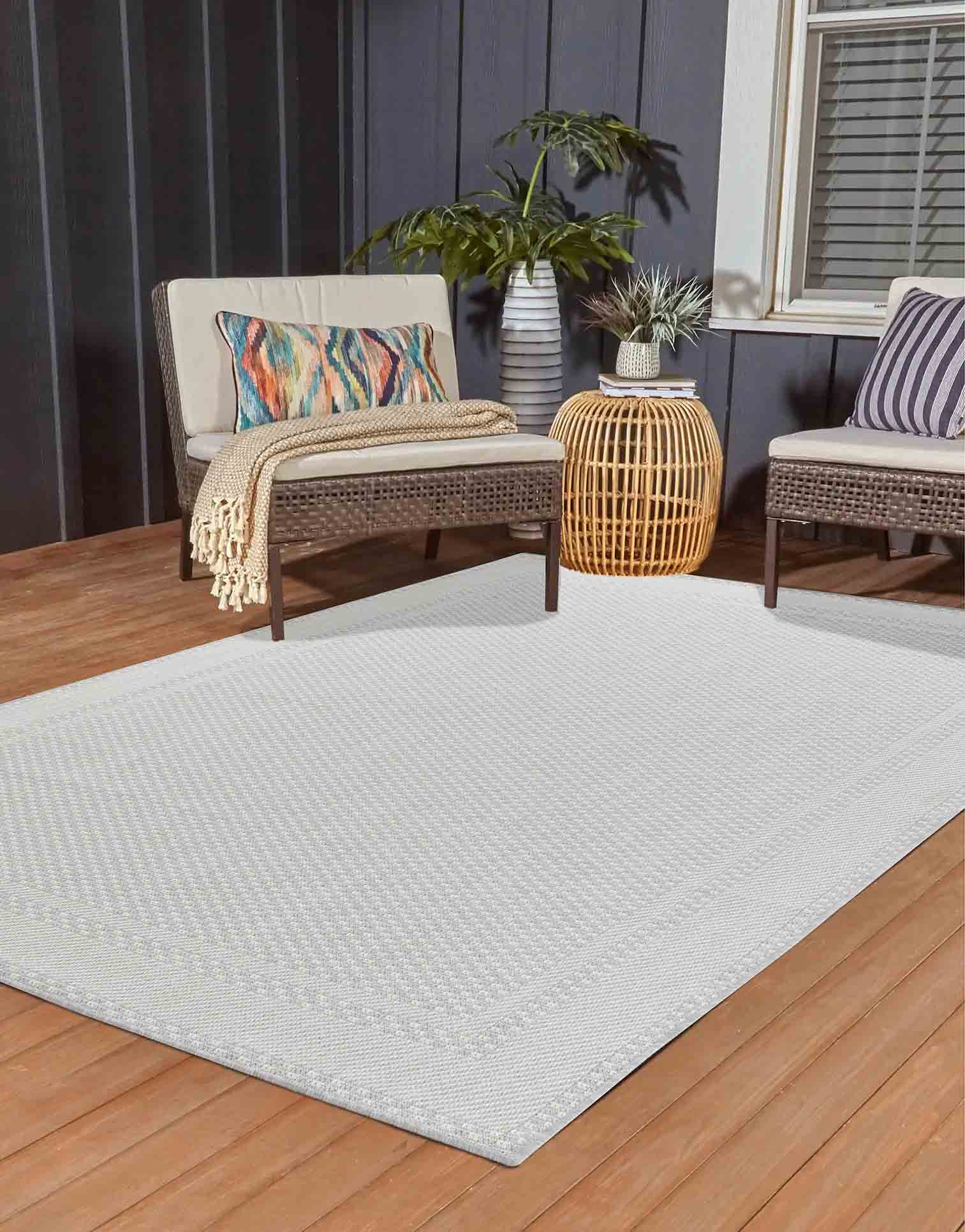 Sky Bordered Outdoor Rug - Silver