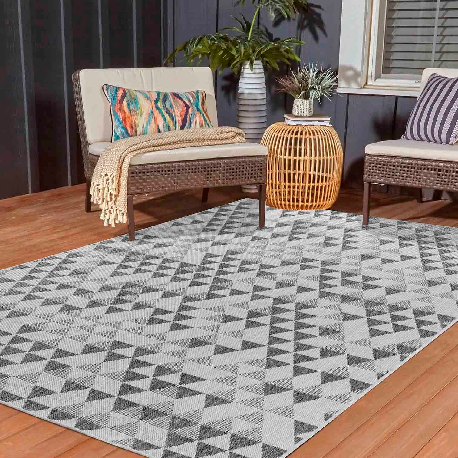 Sky Triangle Outdoor Rug - Dark Grey