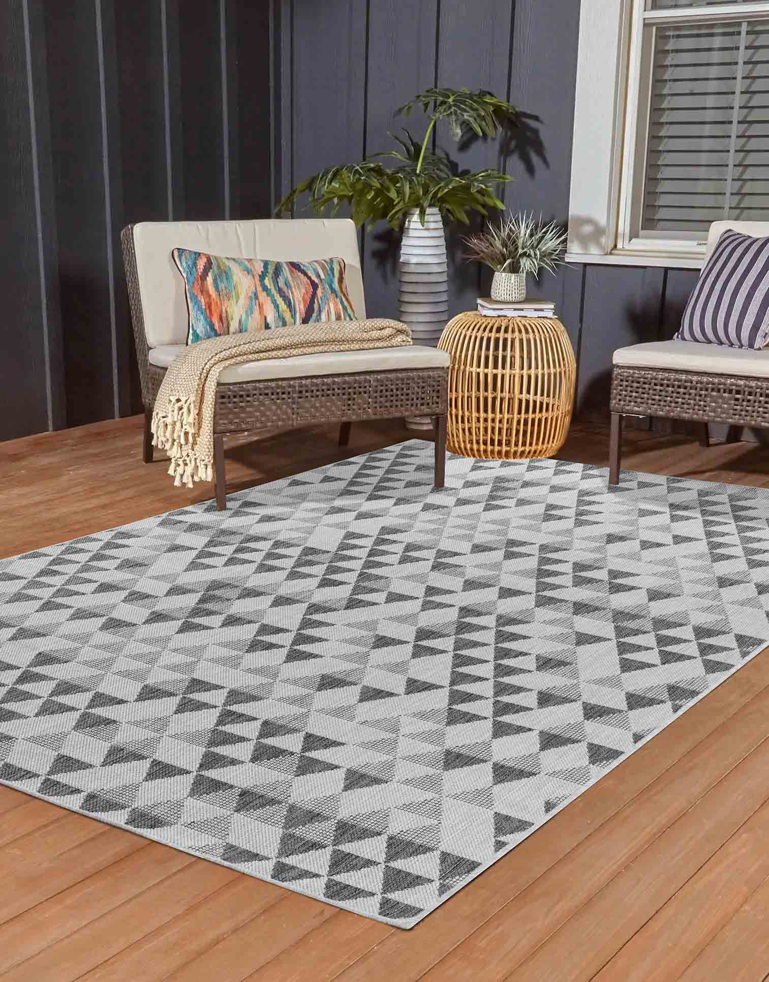 Sky Triangle Outdoor Rug - Dark Grey