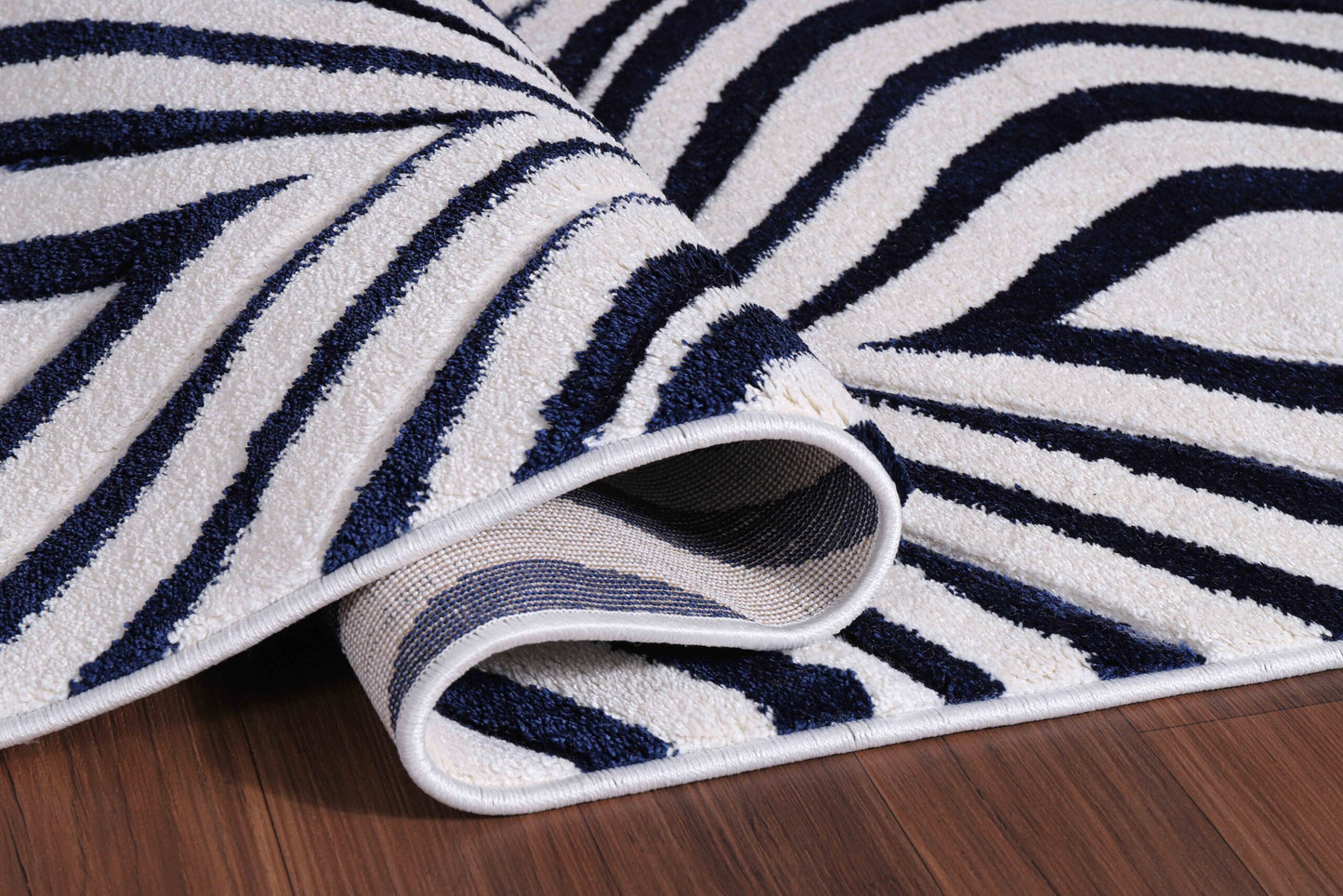 Valencia Ogee Carved Rugs - Navy