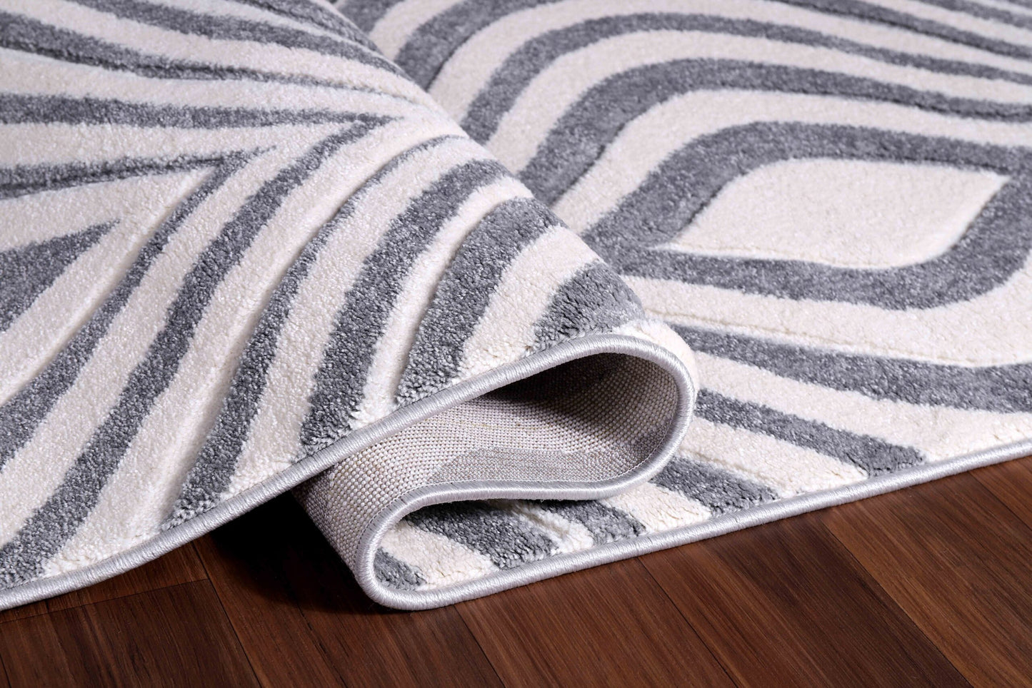 Valencia Ogee Carved Rugs - Silver