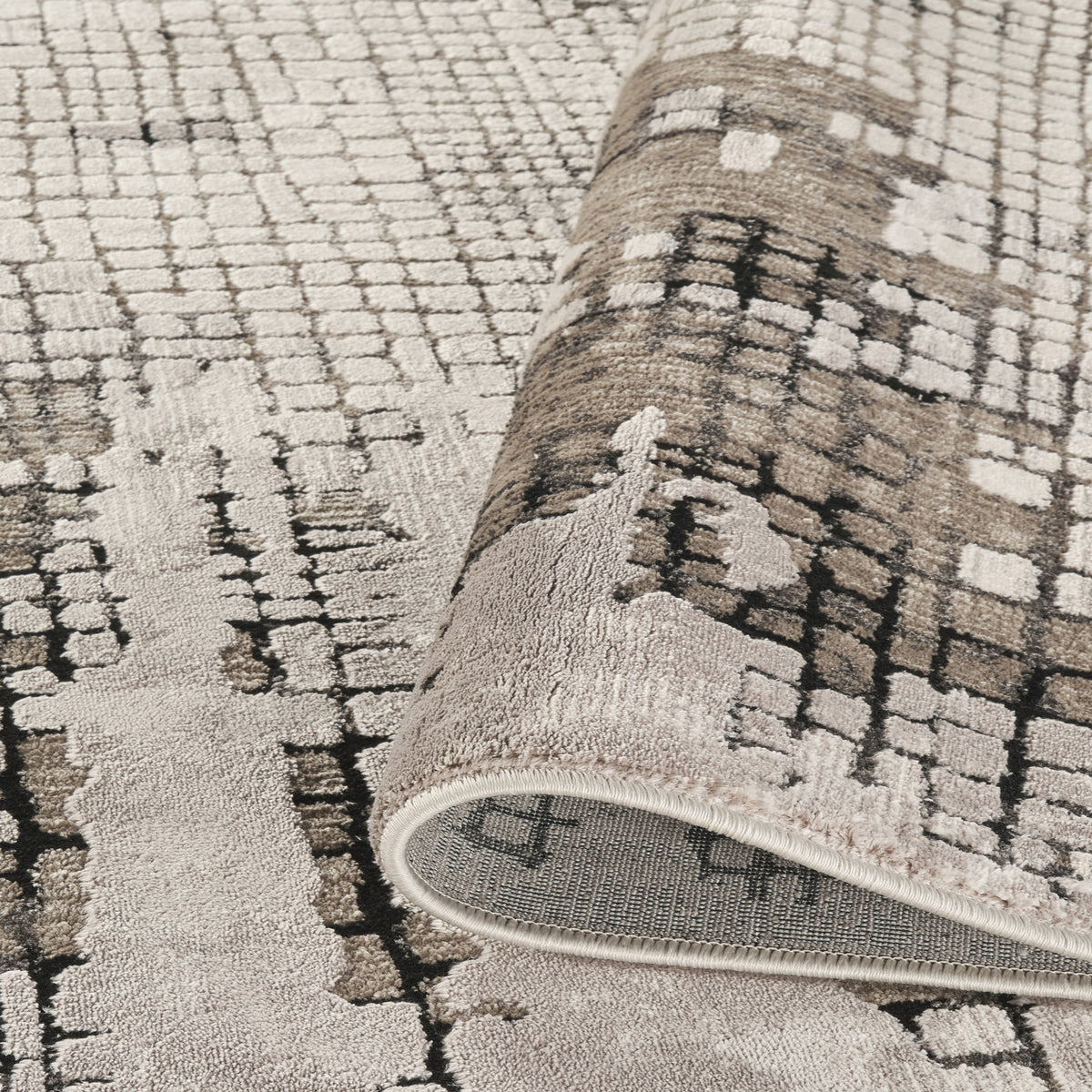 Mayfair Croc metallic rug, styled view 5